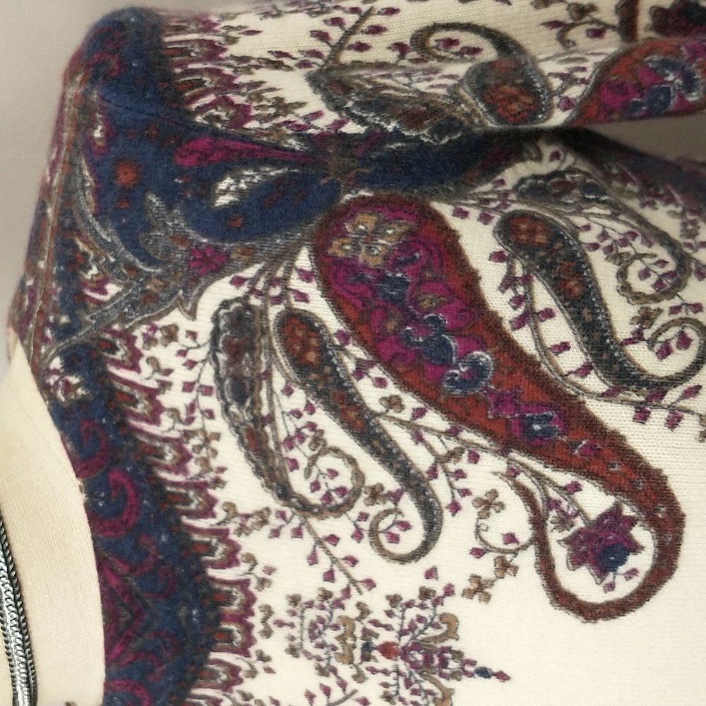 Dramatic Cashmere Pullover Paisley Print Top Ligh… - image 2